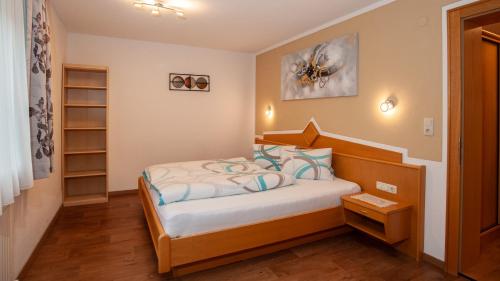 a small bedroom with a bed in a room at Apart Bel Ami in Kappl