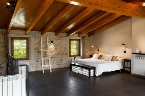 En eller flere senge i et værelse på El Gresol - Naturaleza y Relax
