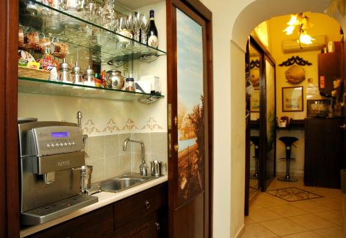 Una cocina o zona de cocina en B&B Art Suite Principe Umberto