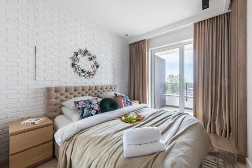 
A bed or beds in a room at P&O Serviced Apartments Group Komputerowa
