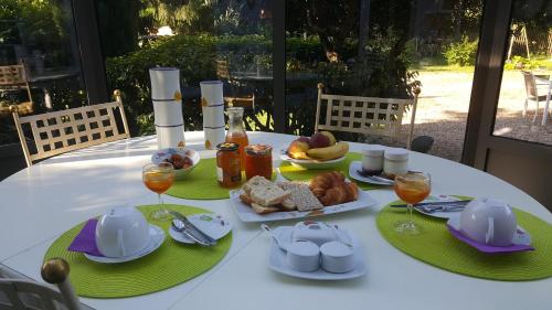 Opciones de desayuno para los huéspedes de Entre Lyon et Beaujolais