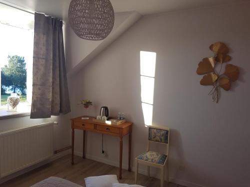a room with a table and a window at Lucriolla in Champtoceaux