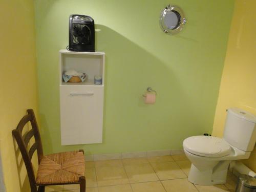 A bathroom at La Maison Provençale