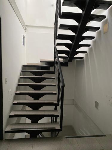 a staircase in a building with black and white ceilings at CasaBlanca ApartaEstudios in Girardot