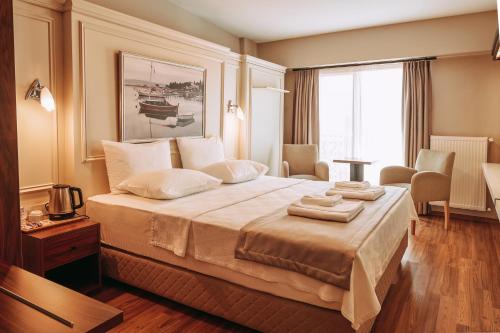 Llit o llits en una habitació de Armida City Hotel