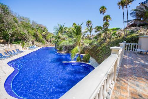 Keyhole Bay condo 10 condoの敷地内または近くにあるプール