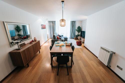 a living room with a dining table and a living room at Refugio do Gerês-Apartamento in Geres