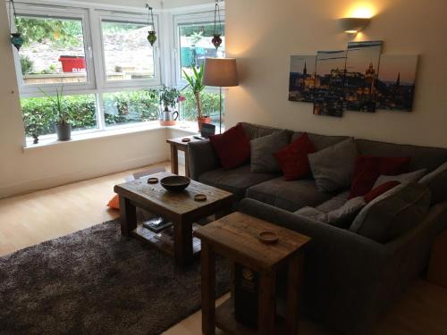 Χώρος καθιστικού στο Holyrood Park Apartment