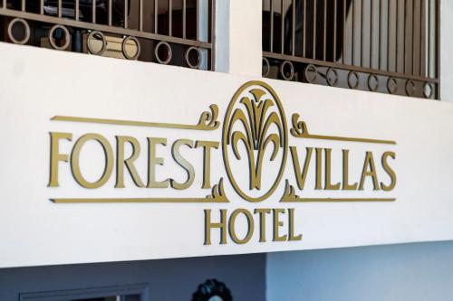 Certificado, premio, señal o documento que está expuesto en Forest Villas Hotel