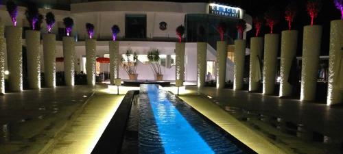 una piscina in un edificio di notte di Hotel Del Sole a Margherita di Savoia