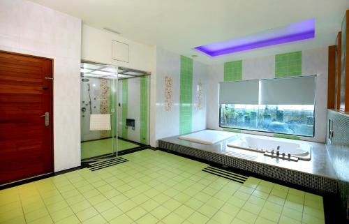 a bathroom with two sinks and a shower at Moon Area Motel in Douliu