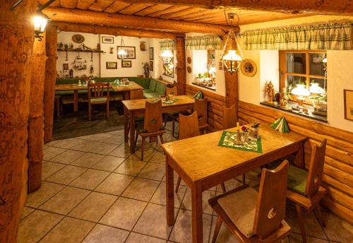 a dining room with wooden tables and chairs at Pension und Gaststätte Zur Knappenschänke in Wiesa