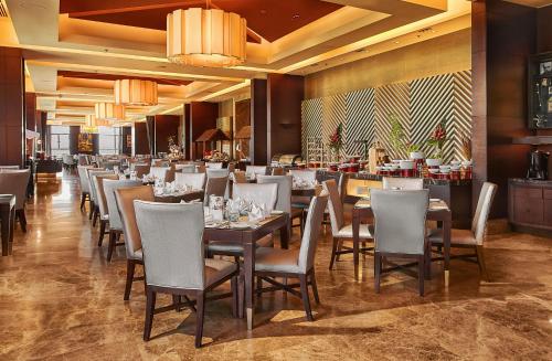Restaurace v ubytování Quest Plus Filinvest City Manila