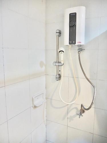 Bilik mandi di Orm Thong Hotel - SHA Plus