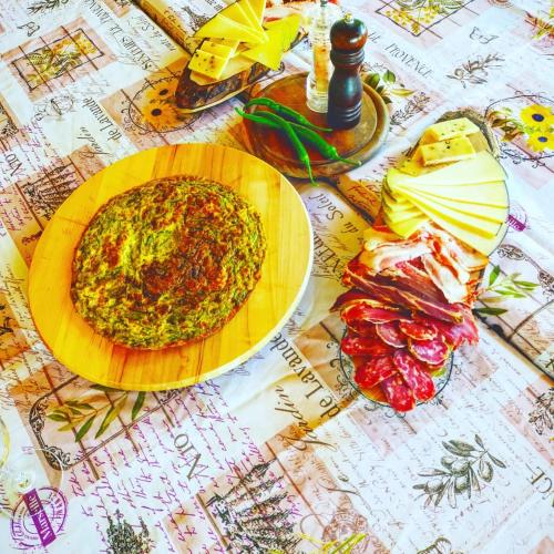 a pizza sitting on top of a table with vegetables at Casale del Sole in Cepagatti