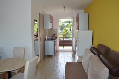 Kuchyň nebo kuchyňský kout v ubytování Germering Apartmanok