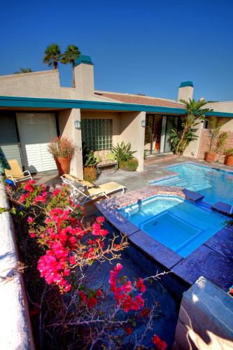 Πισίνα στο ή κοντά στο Sundance Villas by Private Villa Management