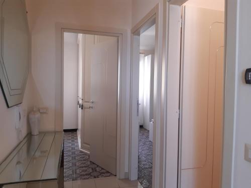 a hallway with a door leading to a bathroom at House La Baia delle Favole by Holiday World in Sestri Levante