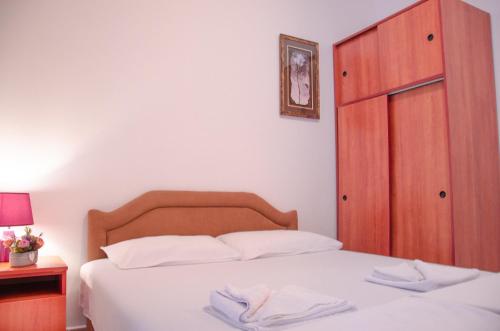 Ένα ή περισσότερα κρεβάτια σε δωμάτιο στο Mediterranean Retreat Becici