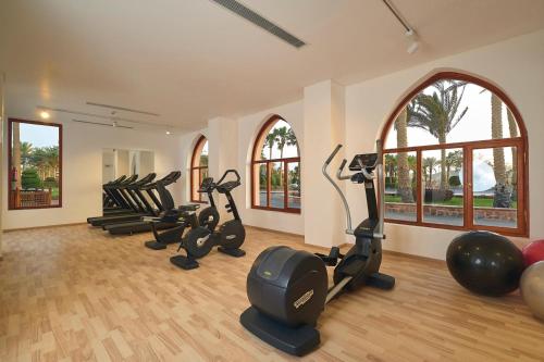 Fitness centrum a/nebo fitness zařízení v ubytování Movenpick Resort El Quseir
