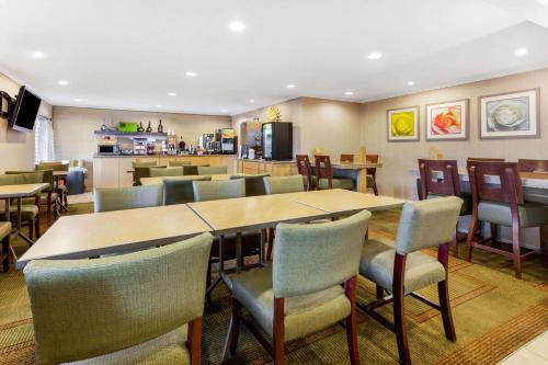 Gallery image of La Quinta Inn by Wyndham Chicago Willowbrook in Willowbrook