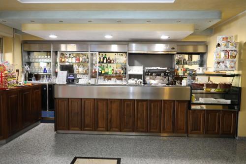 a kitchen with a bar in a restaurant at Hotel Napoleone in Tortora