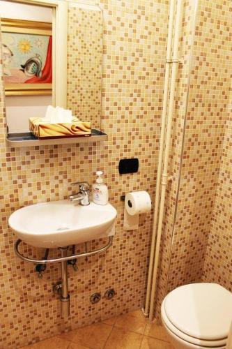 a bathroom with a sink and a shower and a toilet at Porta Maggiore GH Locazione Turistica in Rome