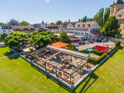 an overhead view of a park with a restaurant at Hotel Rotes Kreuz in Arbon