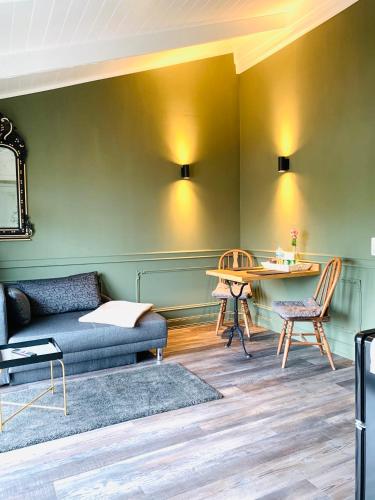 a living room with a couch and a table at Rosenhof-Lodge in Hanerau-Hademarschen