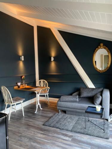 a living room with a couch and a table at Rosenhof-Lodge in Hanerau-Hademarschen