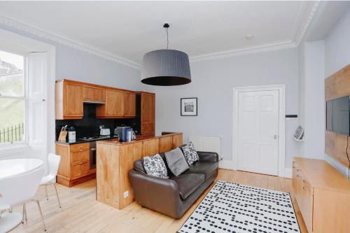 ALTIDO 2-BR Apt directly next to Edinburgh Castle