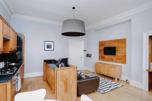 ALTIDO 2-BR Apt directly next to Edinburgh Castle