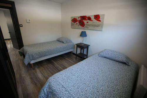 En eller flere senge i et værelse på Les Chalets du Lac Serein (Bernard)