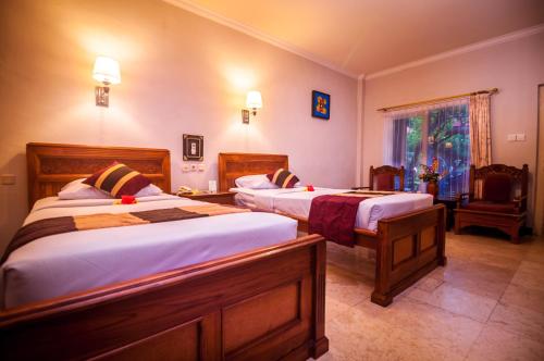 Кровать или кровати в номере Melasti Kuta Bungalows & Spa