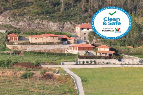 a sign that says clean and safe in front of a estate at Quinta do Perguntouro in Barrosas