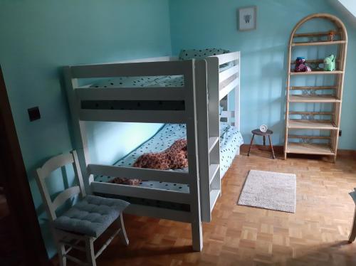 Łóżko lub łóżka piętrowe w pokoju w obiekcie Den Donkman