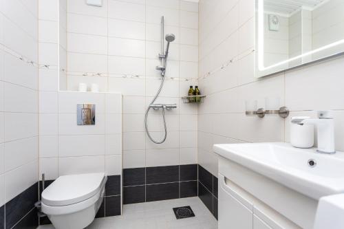 a bathroom with a shower and a toilet and a sink at Lakeview beach apartment in Viljandi in Viljandi