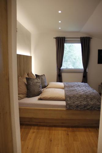 Ein Bett oder Betten in einem Zimmer der Unterkunft Apartments Mooshof