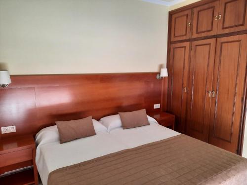Postel nebo postele na pokoji v ubytování Hotel Cervantes