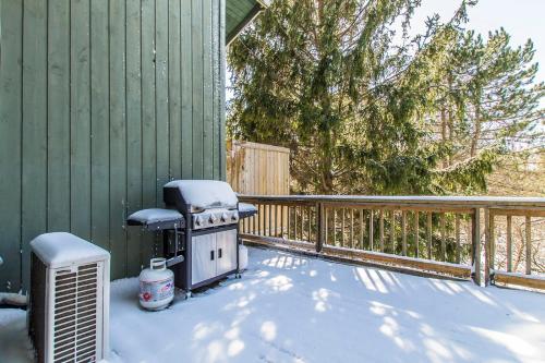 Μπαλκόνι ή βεράντα στο Mountain Trail-Smart TV-Self Check-In-Full Kitchen-Balcony-BBQ