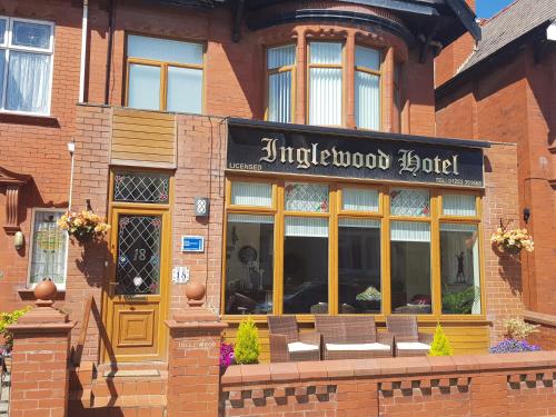 um edifício de tijolos com um sinal para um restaurante em The Inglewood Hotel *Adults Only* em Blackpool