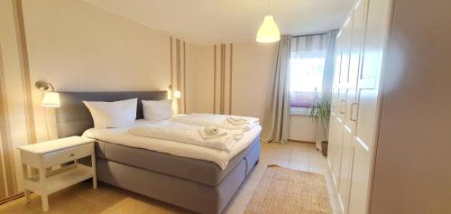 Кровать или кровати в номере Pension Zum Riedensee
