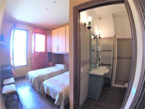 Bathroom sa Appartamento In Villa Di Judighes