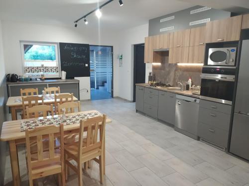 Dapur atau dapur kecil di Noclegi przy Skawie