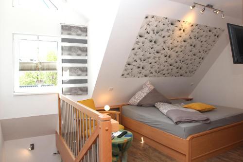 a small bedroom with a bed in a room at Pension und Ferienwohnungen Schweinsberg in Medebach
