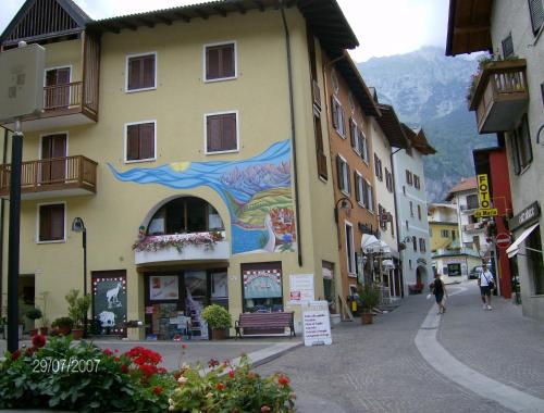 Afbeelding uit fotogalerij van Casa Edelwaiss in Molveno