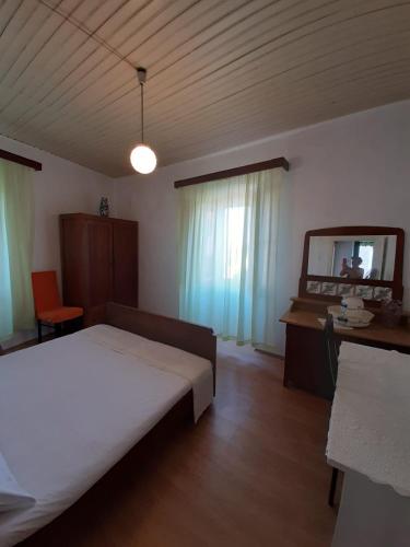 a bedroom with a bed and a desk and a mirror at STARI DVORI POLJICA in Poljica