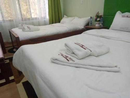 Кровать или кровати в номере Vienna Woods Hotel Nakuru