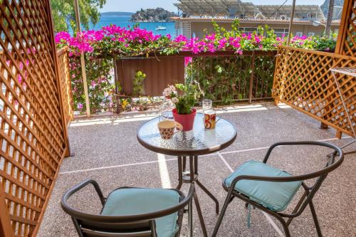 Balkoni atau teres di Stella Rooms