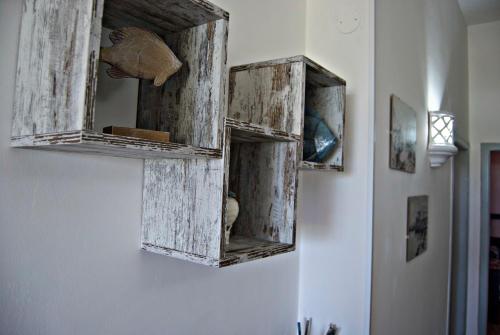 ポリニャーノ・ア・マーレにあるEagle's Nestの壁掛け木枠